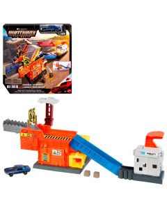 MATCHBOX MOVIE Smalley’s automobilių traiškymo garažas su trasa (JMG56)